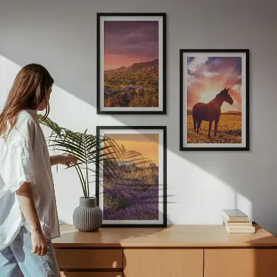 Berglandschaft mit einem Pferd gerahmtes Bilderset