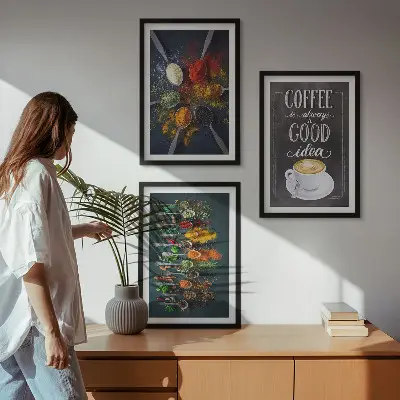 Gerahmtes Bilderset mit Motiven von Gewürzen, Kaffee, Kräutern und Mustern