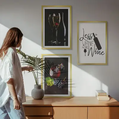 Gerahmtes Bilderset mit Weingläsern und Traubenmotiv