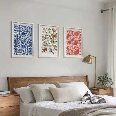Gerahmtes Bilderset mit Vintage-Blumen- und Schmetterlings-Ornamenten
