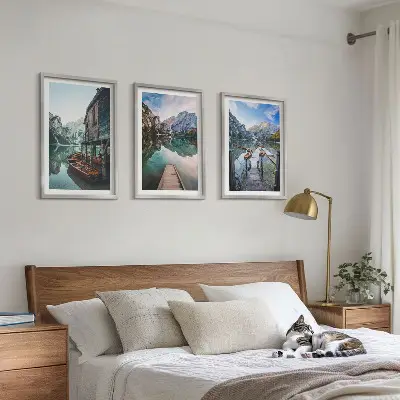 Bilder-3er-Set mit Rahmen Motiv See, Berge und Holzboote