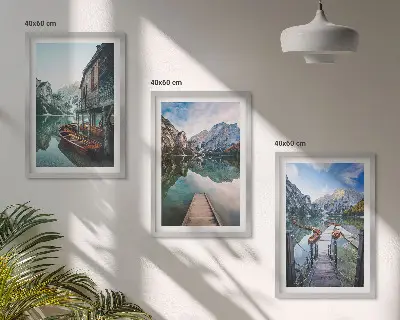 Bilder-3er-Set mit Rahmen Motiv See, Berge und Holzboote