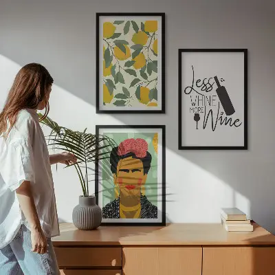 Zitronenweinporträt von Frida 3er Set Kunstdrucke mit Rahmen
