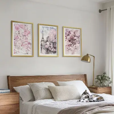 Gerahmtes Bilderset mit Blumenlandschaft in Rosatönen