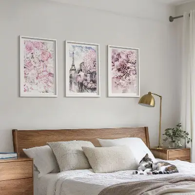 Gerahmtes Bilderset mit Blumenlandschaft in Rosatönen