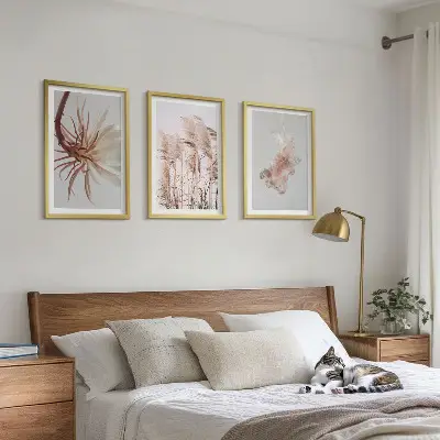 Gerahmtes Bilderset mit Gras, Blumen und hellem Hintergrund
