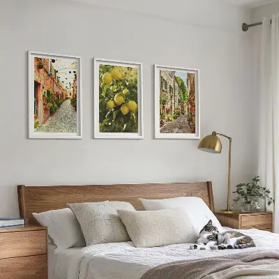Gerahmtes Bilderset mit Straßen und Zitronenblüten im Hintergrund