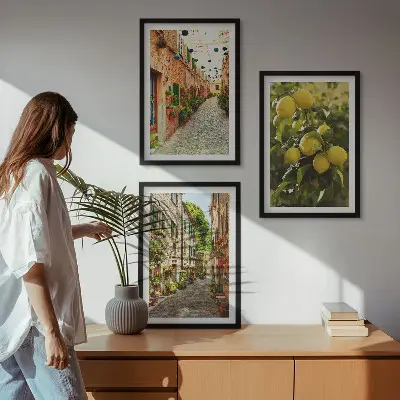 Gerahmtes Bilderset mit Straßen und Zitronenblüten im Hintergrund