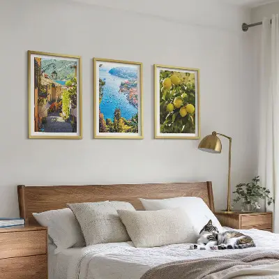 Bilder-3er-Set mit Rahmen mit dem Motiv Straßen am Meer, ein Meer aus Zitronen