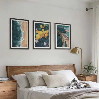Gerahmtes Bilderset mit Motiven von Meer Strand Zitronen und Bergen