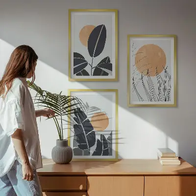 Gerahmtes Bilderset mit minimalistischem Sonnen und Pflanzenmuster