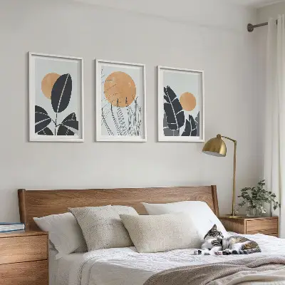 Gerahmtes Bilderset mit minimalistischem Sonnen und Pflanzenmuster