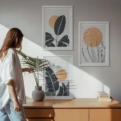 Gerahmtes Bilderset mit minimalistischem Sonnen und Pflanzenmuster