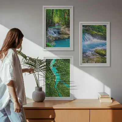 Gerahmtes Bilderset mit Motiv grüne Wälder und kristallklares Wasser