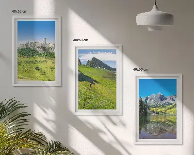 Grüne Hügel mit einer Burg Bilder-3er-Set mit Rahmen