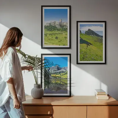 Grüne Hügel mit einer Burg Bilder-3er-Set mit Rahmen