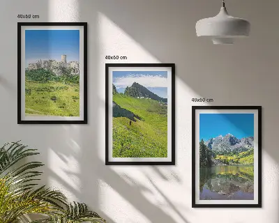 Grüne Hügel mit einer Burg Bilder-3er-Set mit Rahmen