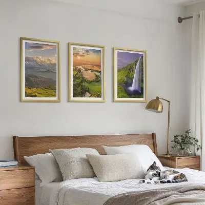 Gerahmtes Bilderset mit Motiven von Gebirgsflüssen, Wasserfällen und Natur