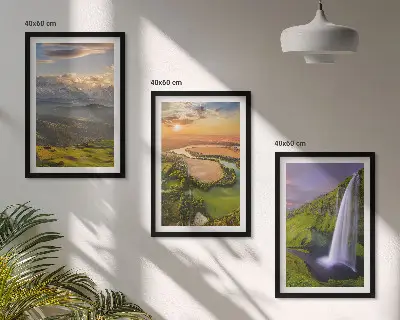 Gerahmtes Bilderset mit Motiven von Gebirgsflüssen, Wasserfällen und Natur