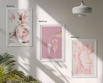 Gerahmtes Bilderset champagnerfarbene Rosen auf Marmorhintergrund