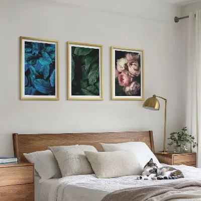 Gerahmtes Bilderset mit Blättern und Blüten in verschiedenen Farben