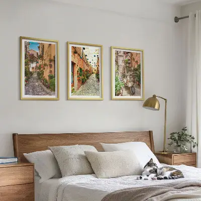 3er-Set Bilder mit Rahmen mit Motiven von Straßen, Blumen und italienischem Flair