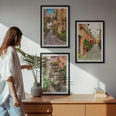 3er-Set Bilder mit Rahmen mit Motiven von Straßen, Blumen und italienischem Flair