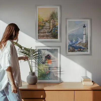 Gerahmtes Bilderset mit Motiven von Landschaft, Leuchtturm, Pferd und Mädchen