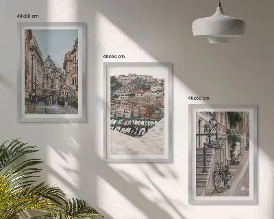 Gerahmtes Bilderset mit dem Motiv Die charmanten Straßen des Hafens der Stadt