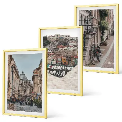 Gerahmtes Bilderset mit dem Motiv Die charmanten Straßen des Hafens der Stadt