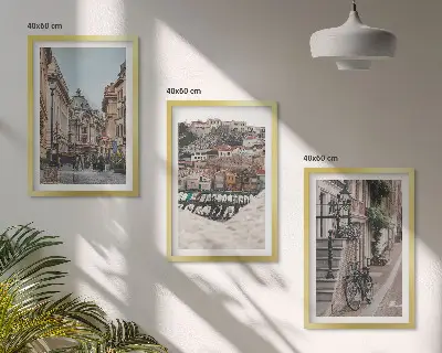 Gerahmtes Bilderset mit dem Motiv Die charmanten Straßen des Hafens der Stadt