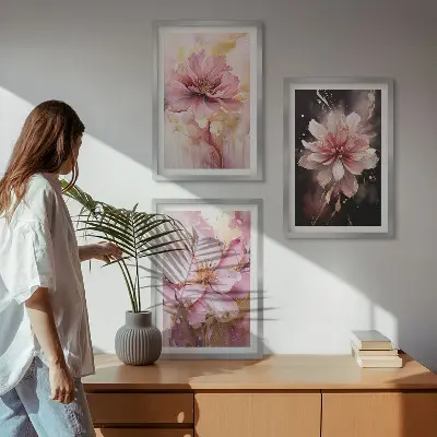 Gerahmtes Bilderset mit Blumenkompositionen aus Rosen und Weiß