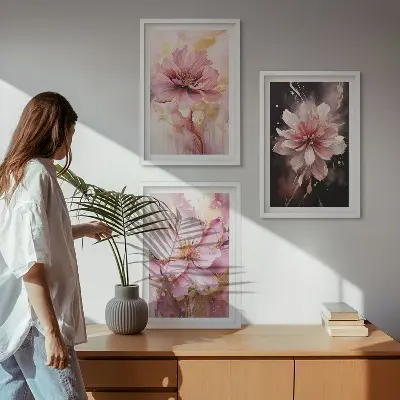 Gerahmtes Bilderset mit Blumenkompositionen aus Rosen und Weiß