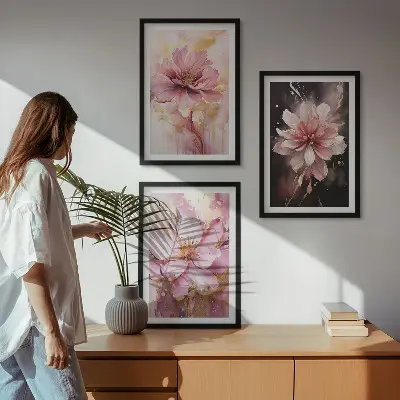 Gerahmtes Bilderset mit Blumenkompositionen aus Rosen und Weiß