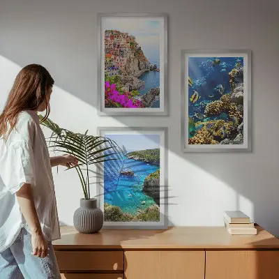 Gerahmtes Bilderset mit Meerblick und farbenfrohen Häusern