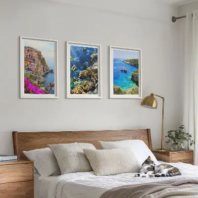 Gerahmtes Bilderset mit Meerblick und farbenfrohen Häusern