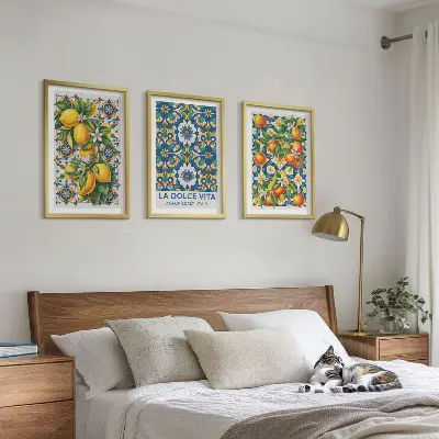 Abstraktes Wandbild im 3er-Set mit zitrusfarbenem Design und Rahmen
