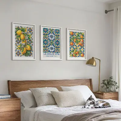 Abstraktes Wandbild im 3er-Set mit zitrusfarbenem Design und Rahmen