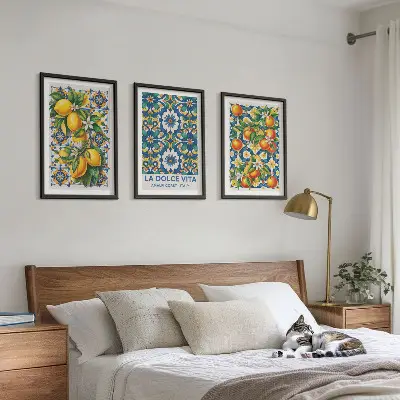 Abstraktes Wandbild im 3er-Set mit zitrusfarbenem Design und Rahmen