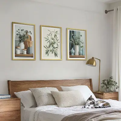 Gerahmtes Bilderset mit grünen Oliven und Eukalyptus