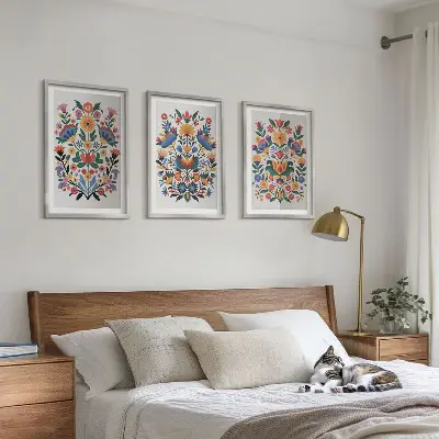 Gerahmtes Bilderset mit Blumenmuster in intensiven Farben