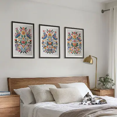 Gerahmtes Bilderset mit Blumenmuster in intensiven Farben