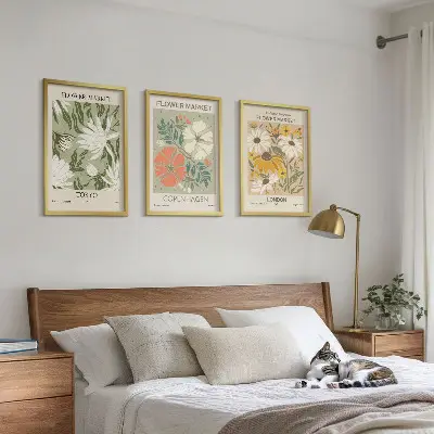 Gerahmtes Bilderset mit Blumenmotiven aus Städten weltweit
