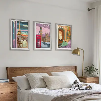 Gerahmtes Bilderset mit Ansichten von Paris und London im Retro-Stil