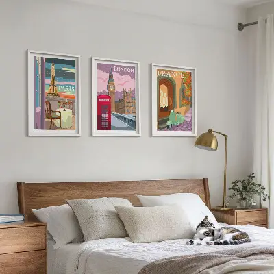 Gerahmtes Bilderset mit Ansichten von Paris und London im Retro-Stil