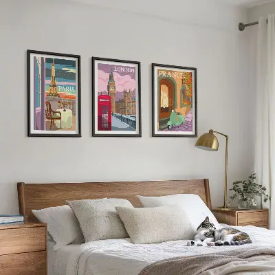 Gerahmtes Bilderset mit Ansichten von Paris und London im Retro-Stil