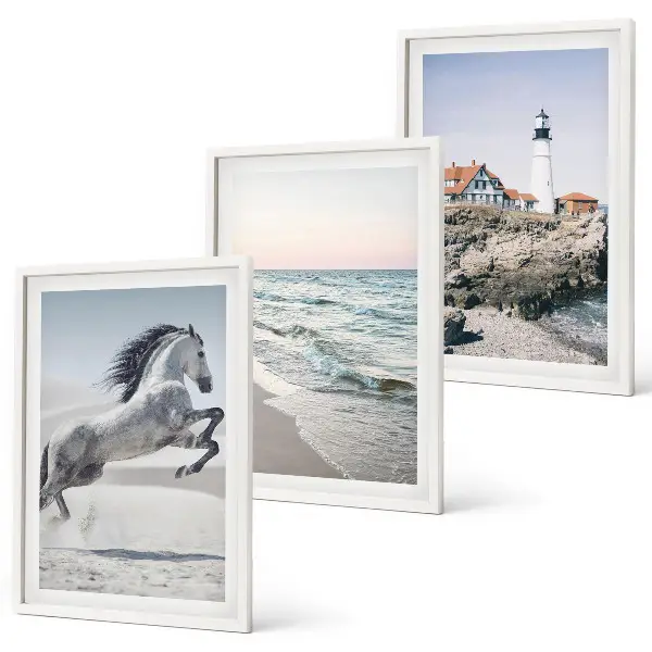 Gerahmtes Bilderset mit Motiven von Pferden am Strand mit Leuchtturm und Wellen