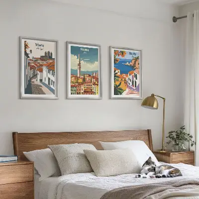 Gerahmtes Bilderset mit Retro-Illustrationen von Weltstädten