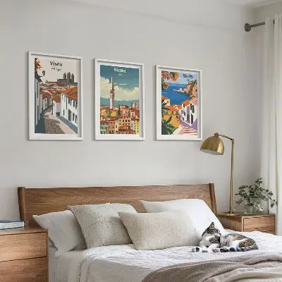 Gerahmtes Bilderset mit Retro-Illustrationen von Weltstädten