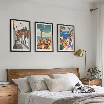 Gerahmtes Bilderset mit Retro-Illustrationen von Weltstädten